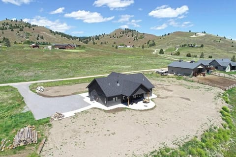 Gunbarrel Vista Lodge House in Flathead Lake