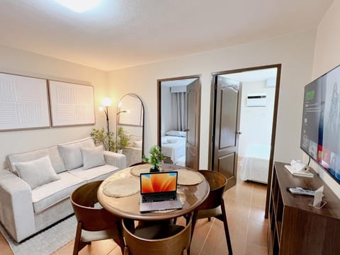 Communal lounge/ TV room, TV and multimedia, Living room, Dining area