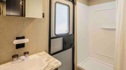 Parked RV Travel Trailer Getaway Wi-Fi with Hookups Campground/ 
RV Resort in Fresno
