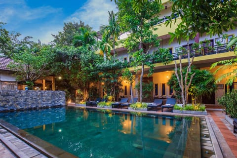 Swimming pool