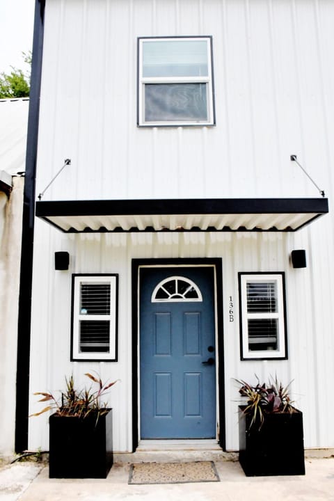 Property building, Facade/entrance
