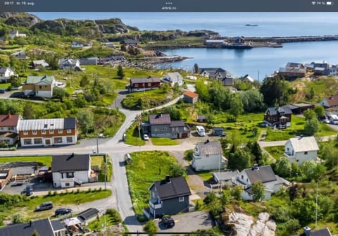 Property building, Day, Neighbourhood, Natural landscape, River view, Location