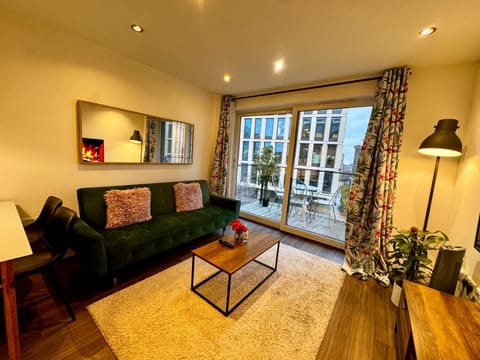 Home2Home - Train Station Apartment in Cambridge