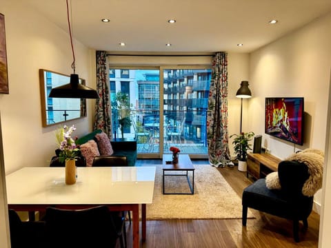 Home2Home - Train Station Apartment in Cambridge