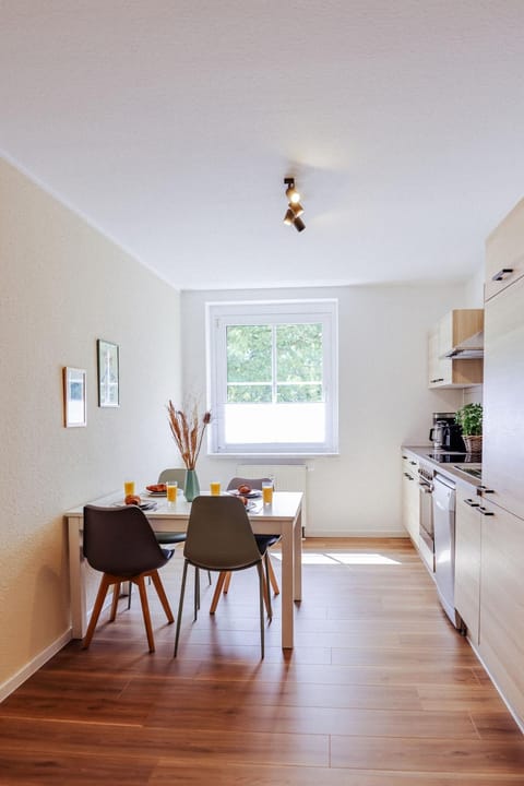 Dining area, kitchen