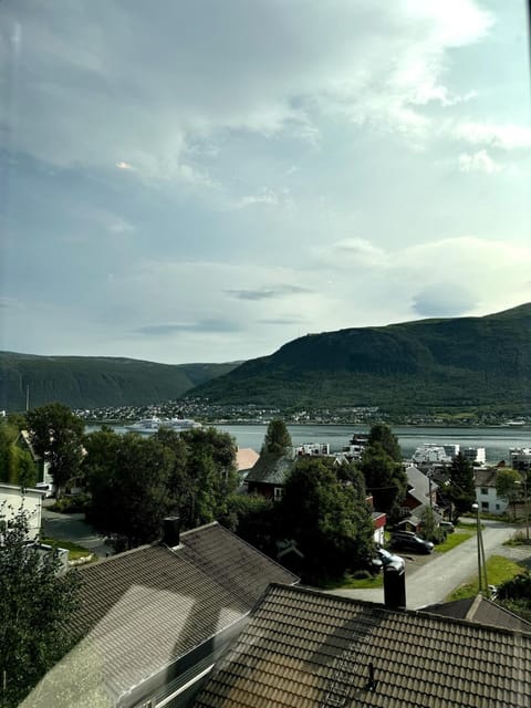 Mountain view, Sea view