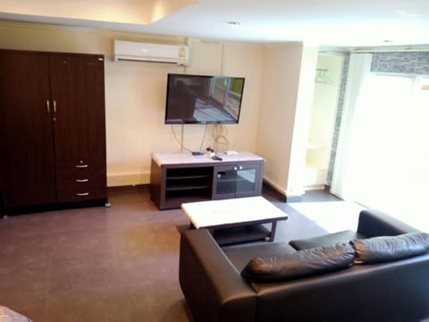 Communal lounge/ TV room, TV and multimedia, Living room