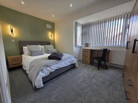 Bed, Seating area, Bedroom, towels