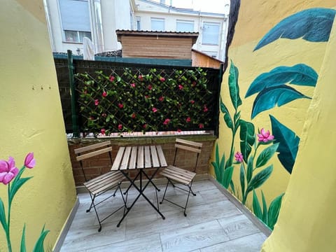 Patio, Spring, Day, Garden, View (from property/room), Balcony/Terrace, Dining area, Garden view