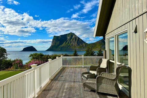Nearby landmark, Day, Natural landscape, Balcony/Terrace, Seating area, Mountain view, Sea view