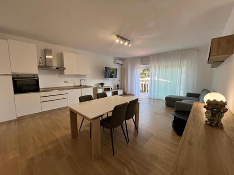 TV and multimedia, Living room, Dining area