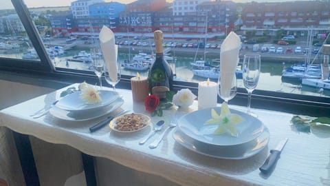 Vue sur la marina-6 pers à Courseulles sur Mer Apartment in Courseulles-sur-Mer