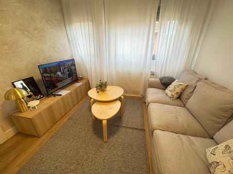 Communal lounge/ TV room, TV and multimedia, Living room, Seating area, Evening entertainment