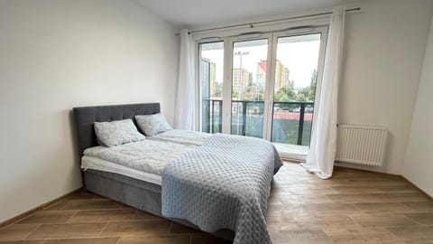 Bed, View (from property/room), Balcony/Terrace, Photo of the whole room, Bedroom