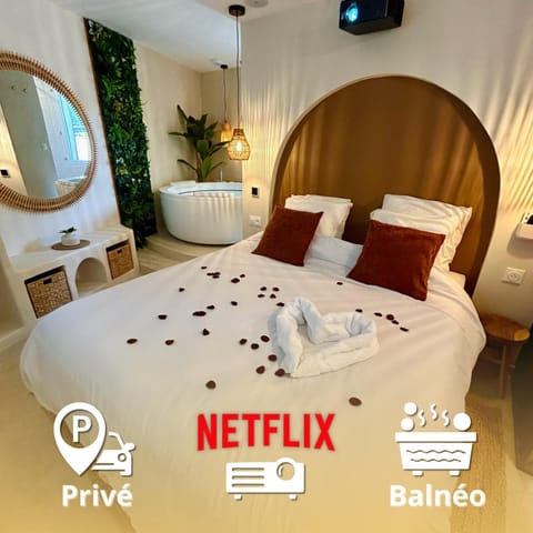 Bed, Hot Tub, Photo of the whole room, Bedroom