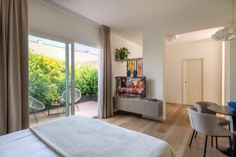 TV and multimedia, View (from property/room), Balcony/Terrace, Living room, Photo of the whole room, Bedroom, Garden view