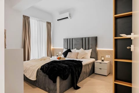 Bed, Photo of the whole room, Bedroom, air conditioner