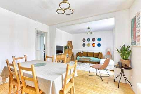 Modern and Calm 2 Bedroom Appartment T3 Apartment in Paris