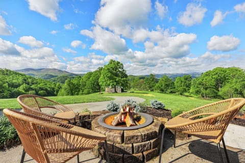 Dakota Ridge House in Watauga Lake