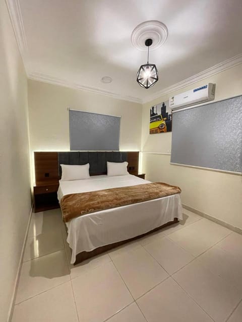 Bed, TV and multimedia, Photo of the whole room, Bedroom, air conditioner