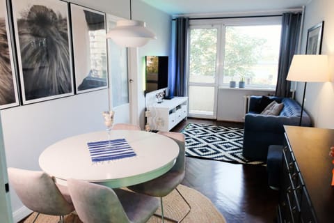 TV and multimedia, Living room, Seating area, Dining area, Evening entertainment