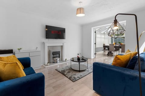 TV and multimedia, Living room, Seating area