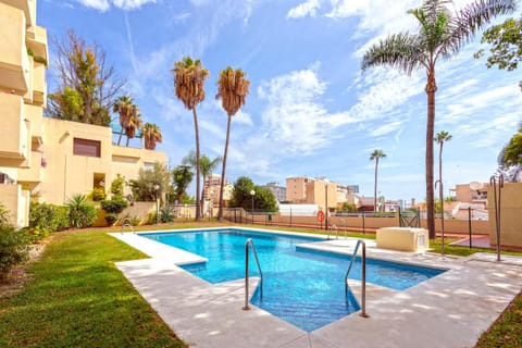 Property building, Day, Swimming pool