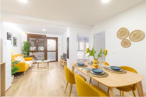 Casa Girasol - Spacious Stay Near Valencia Center Apartment in Valencia