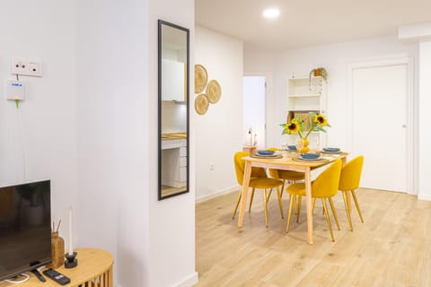 Casa Girasol - Spacious Stay Near Valencia Center Apartment in Valencia