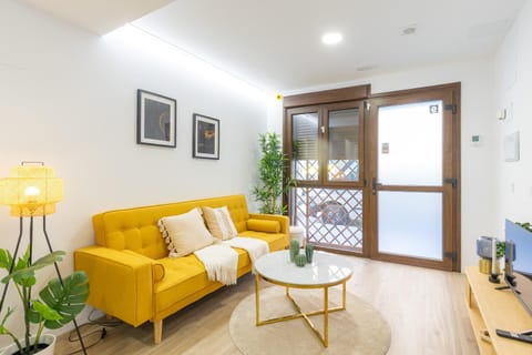 Casa Girasol - Spacious Stay Near Valencia Center Apartment in Valencia