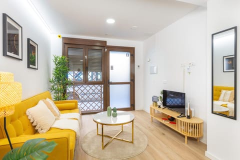 Casa Girasol - Spacious Stay Near Valencia Center Apartment in Valencia