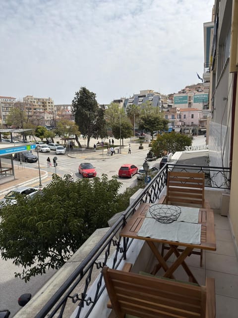 Neighbourhood, View (from property/room), Balcony/Terrace, City view, Street view, Location