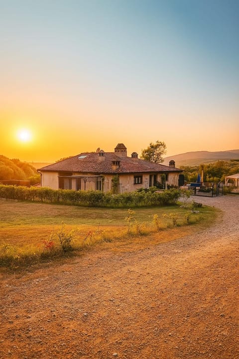 Property building, Natural landscape, Balcony/Terrace, Sunset