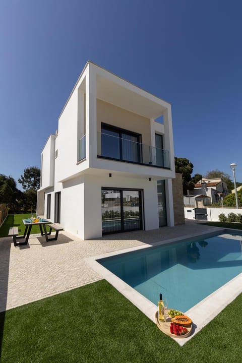 Property building, Day, Garden, Balcony/Terrace, Garden view, Pool view, Swimming pool