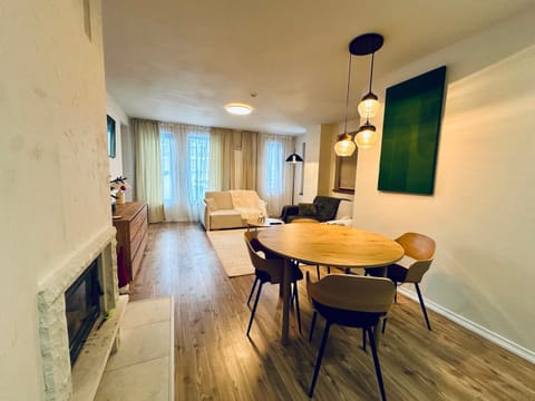 TV and multimedia, Seating area, Dining area