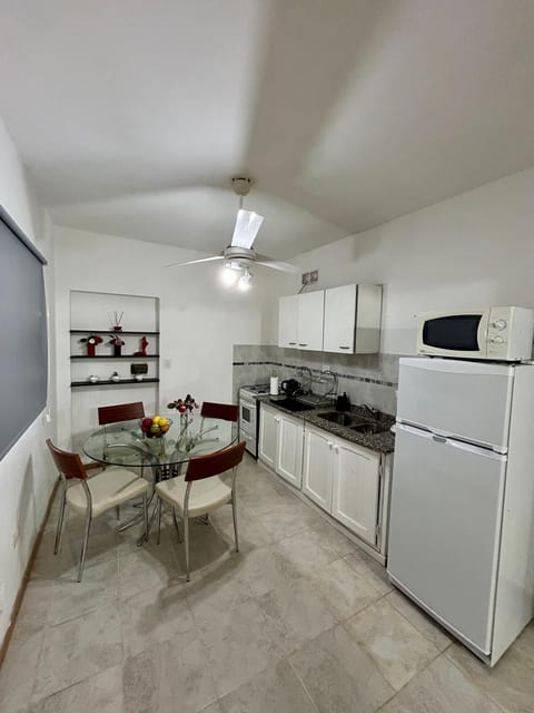 Coffee/tea facilities, Kitchen or kitchenette, Dining area, microwave, oven, pet friendly, toaster