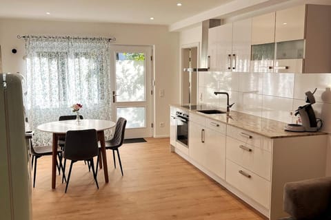 Kitchen or kitchenette, Dining area, dishwasher, oven, pet friendly, stove