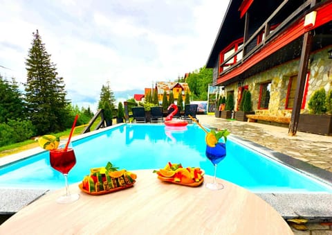 Day, Food and drinks, Food, Pool view, Swimming pool, sunbed