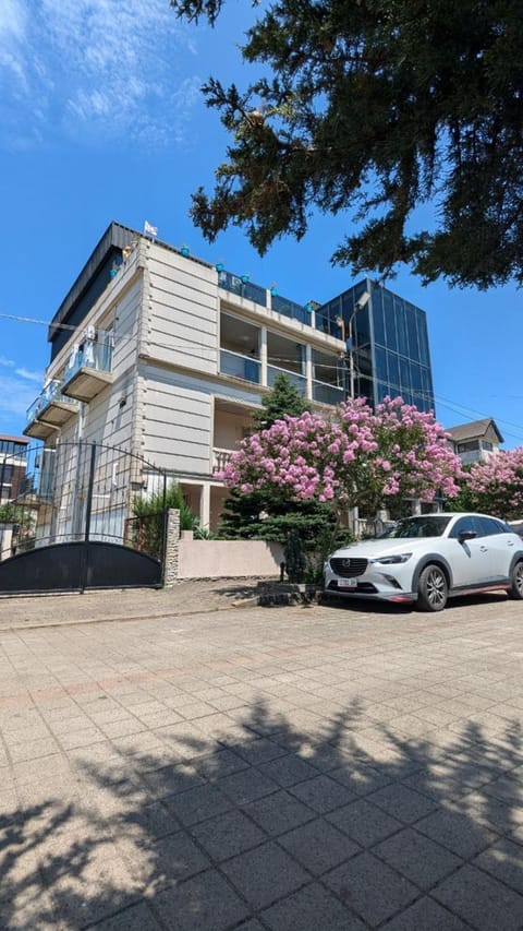 Property building, Day, Street view, Location, Parking