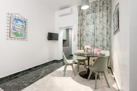 TV and multimedia, Living room, Dining area, air conditioner