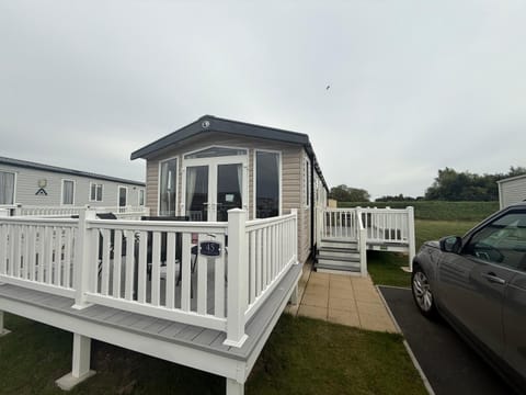Property building, Day, View (from property/room), Balcony/Terrace, Parking