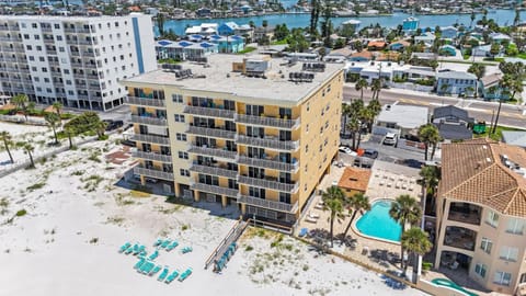 Bright Updated Beachfront Complex 2BR2BA Apartment in Madeira Beach