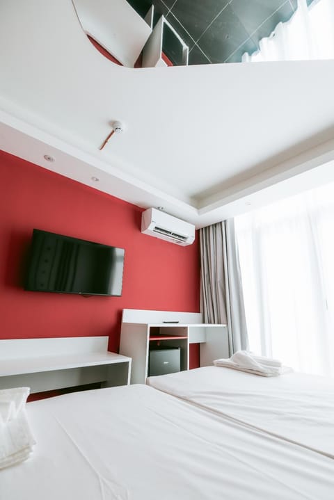 Bed, TV and multimedia, Bedroom, air conditioner