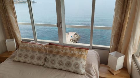 Bed, Sea view
