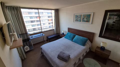 Bed, TV and multimedia, Photo of the whole room, Bedroom, towels