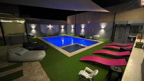 Balcony/Terrace, Pool view, Swimming pool, sunbed
