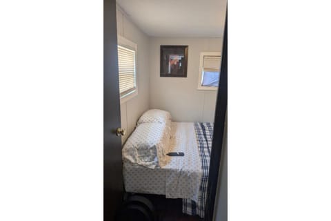 Cozy Tiny House - 25mins From Downtown Detroit Apartment in Farmington Hills