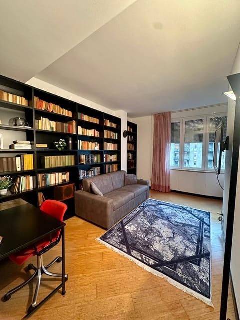 Library, Living room, Seating area