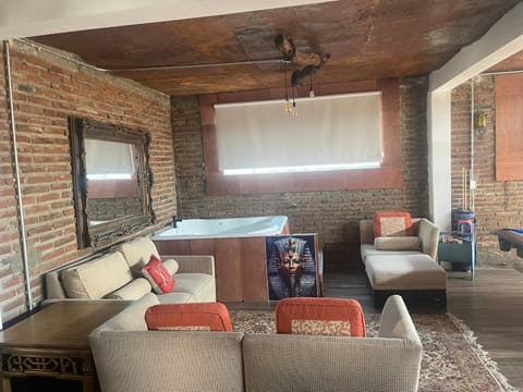 Hot Tub, TV and multimedia, Living room