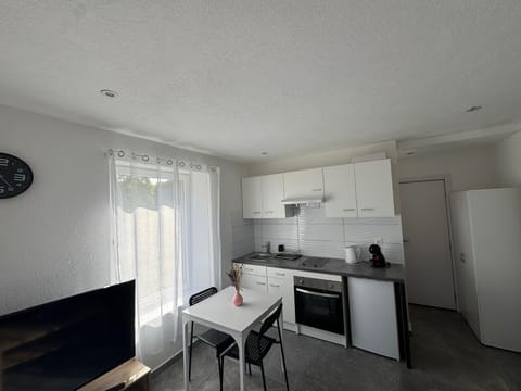 AA - Cosy Apartment in Neuchâtel, Switzerland